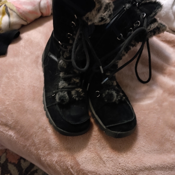 Woman's Sketchers Boots - Picture 2 of 4